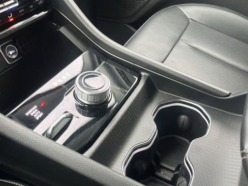 Used 2024 Jeep Grand Cherokee Limited w/ Black Appearance Package image 20