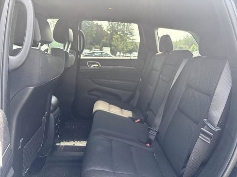 Used 2020 Jeep Grand Cherokee Laredo AWD/4WD image 21