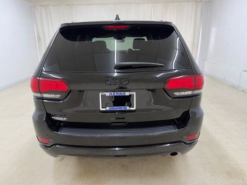 Used 2020 Jeep Grand Cherokee Altitude AWD/4WD image 4