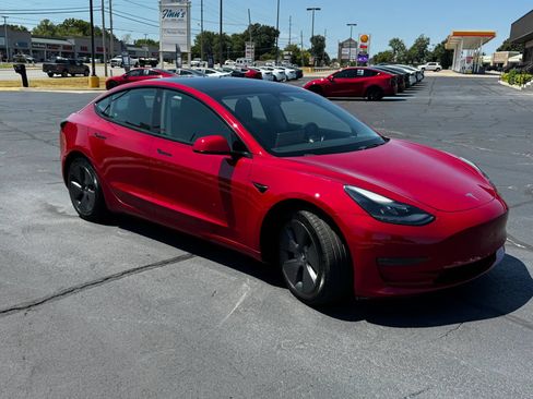 Used 2022 Tesla Model 3 Standard Range RWD image 2