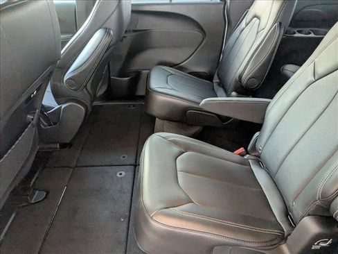 New 2026 Chrysler Pacifica Select image 15