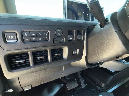 Used 2024 Chevrolet Brightdrop 400 w/ Commercial Equipment Package AWD/4WD image 19