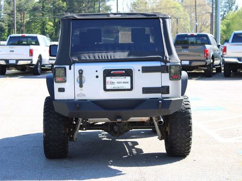 Used 2010 Jeep Wrangler Sahara w/ Dual Top Group AWD/4WD image 8