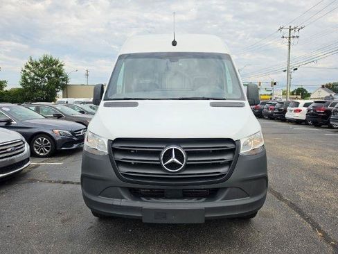Used 2021 Mercedes-Benz Sprinter 2500 image 2