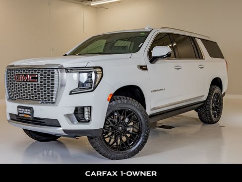 Used 2021 GMC Yukon XL Denali w/ Denali Premium Package AWD/4WD image 5