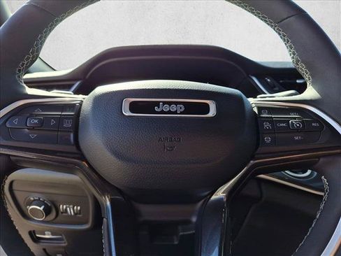 Used 2023 Jeep Grand Cherokee Altitude AWD/4WD image 16