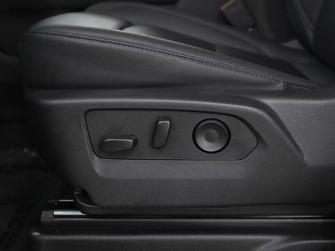 Used 2025 Chevrolet Suburban LT w/ Comfort Package image 33