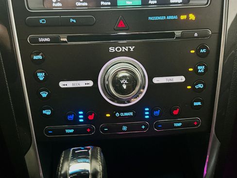 Used 2017 Ford Explorer Limited image 23