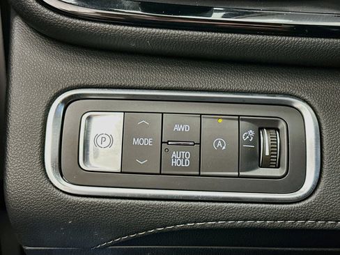 Used 2025 Buick Enclave Preferred AWD/4WD image 17