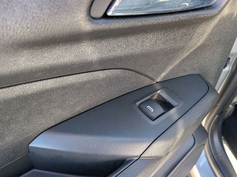 Used 2025 Chevrolet Trax LT w/ LT Convenience Package FWD image 21