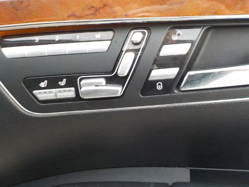 Used 2009 Mercedes-Benz S 63 AMG w/ Premium 2 Pkg image 26