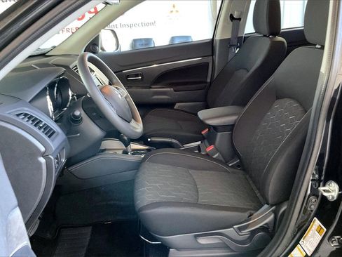 Used 2025 Mitsubishi Outlander Sport ES image 3