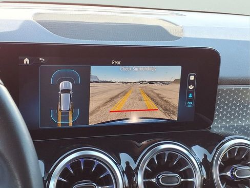 Used 2024 Mercedes-Benz GLB 250 image 12