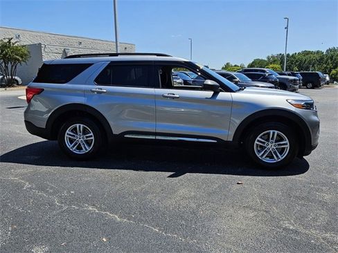 Used 2023 Ford Explorer XLT image 14
