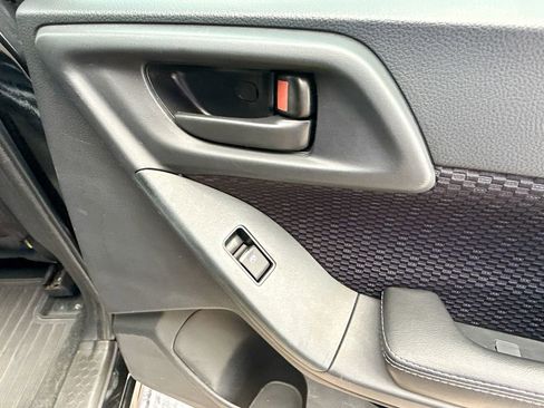 Used 2018 Subaru Forester 2.5i Premium AWD/4WD image 30