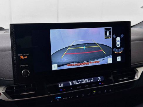 Certified 2025 Toyota Sienna Limited FWD image 26