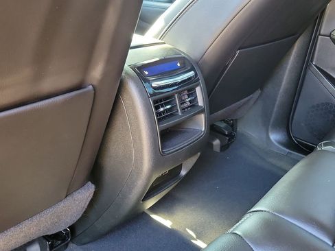 Used 2025 Cadillac XT5 Premium Luxury image 19