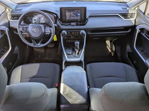 Used 2020 Toyota RAV4 LE image 17