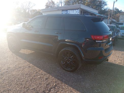 Used 2018 Jeep Grand Cherokee Altitude image 5