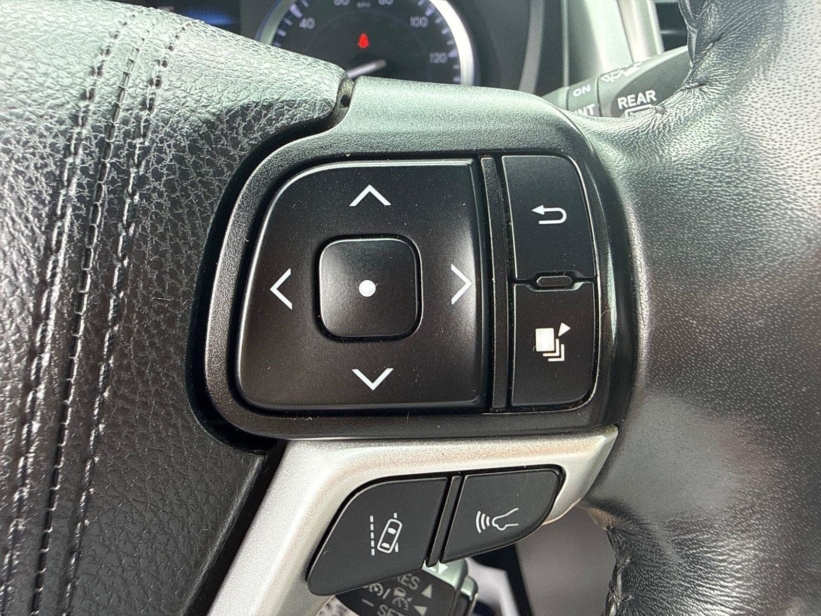 Used 2019 Toyota Highlander XLE AWD/4WD image 16