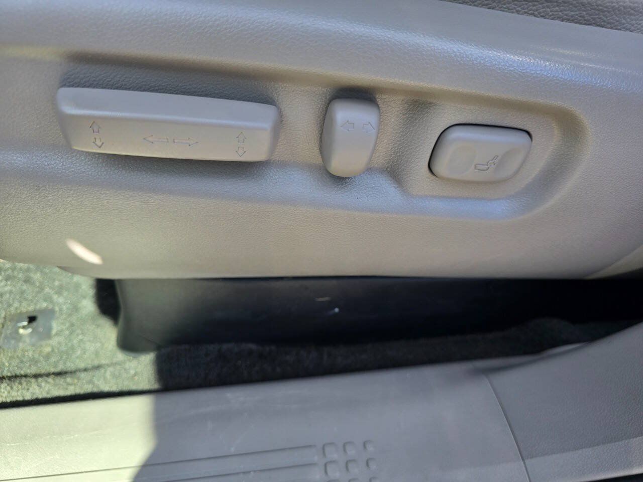 Used 2012 Honda Pilot EX-L image 16