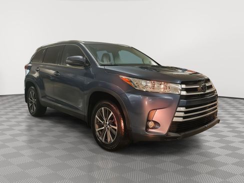 Used 2019 Toyota Highlander XLE AWD/4WD image 4