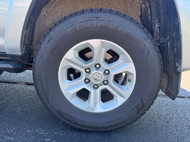 Used 2016 Toyota 4Runner SR5 AWD/4WD image 11