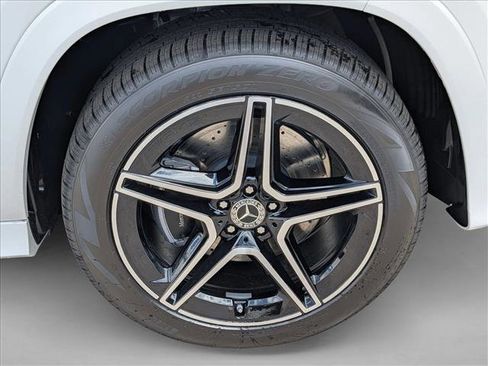 New 2026 Mercedes-Benz GLS 450 4MATIC image 9