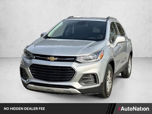 Used 2017 Chevrolet Trax LT w/ LT Convenience Package FWD image 1
