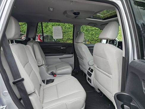 Used 2022 Honda Pilot Touring image 14