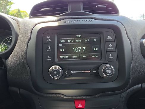 Used 2016 Jeep Renegade Latitude AWD/4WD image 17
