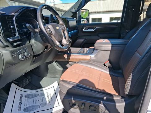 Used 2024 Chevrolet Silverado 2500 High Country w/ Technology Package AWD/4WD image 7