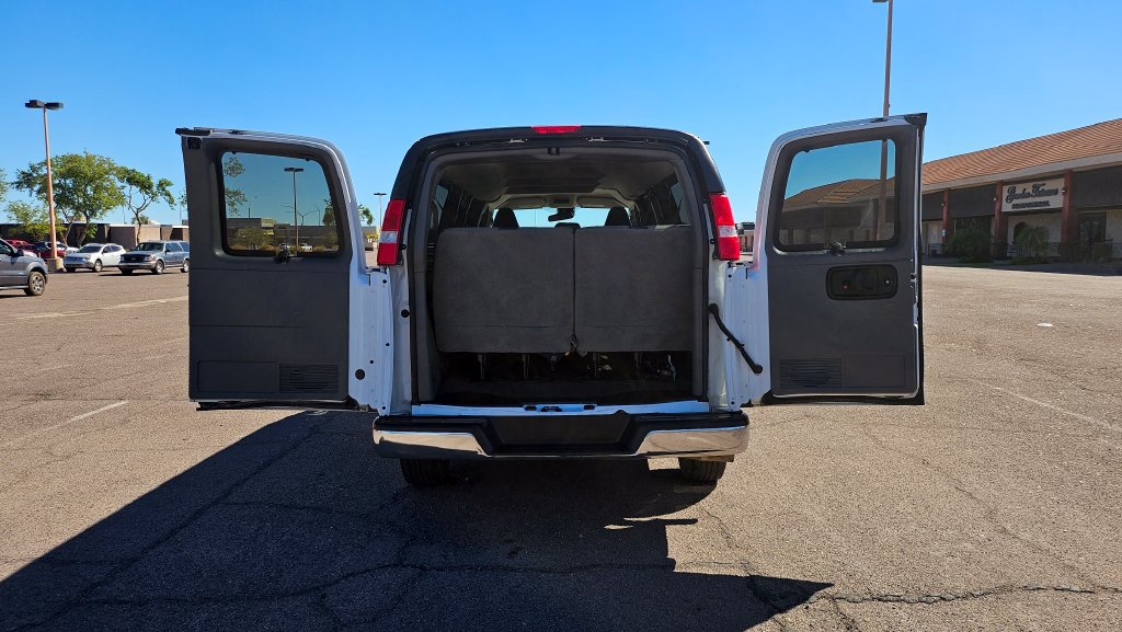 Used 2025 Chevrolet Express 3500 LT w/ LT Preferred Equipment Group RWD image 13