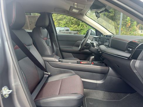 Used 2025 Nissan Kicks SR image 15