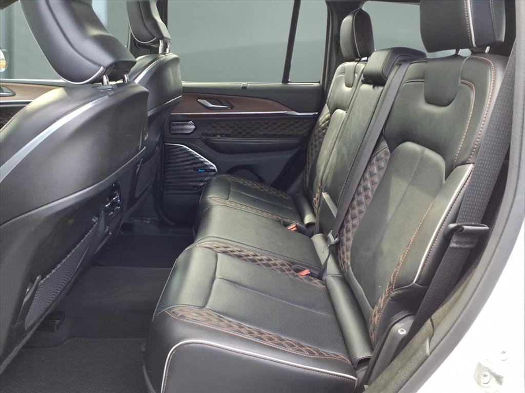 Certified 2022 Jeep Grand Cherokee Summit w/ Luxury Tech Group V AWD/4WD image 22