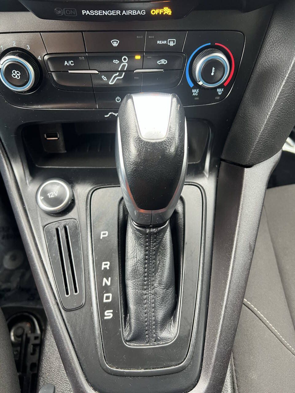 Used 2015 Ford Focus SE w/ SE Sport Package FWD image 21