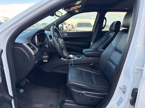 Used 2017 Jeep Grand Cherokee Limited AWD/4WD image 2