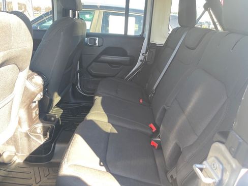 Used 2020 Jeep Wrangler Unlimited Sahara image 17