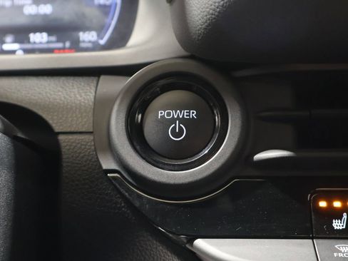 Certified 2025 Toyota Crown Signia XLE image 26