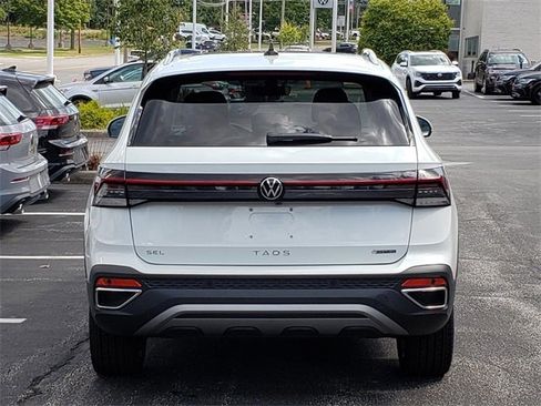 New 2025 Volkswagen Taos SEL image 4