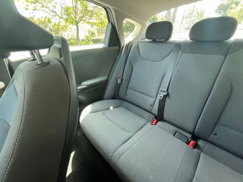 Used 2025 Kia K4 LXS image 37