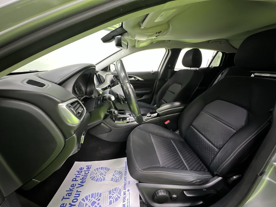 Used 2017 INFINITI QX30 FWD image 16