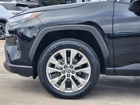 Used 2023 Toyota RAV4 XLE Premium image 8