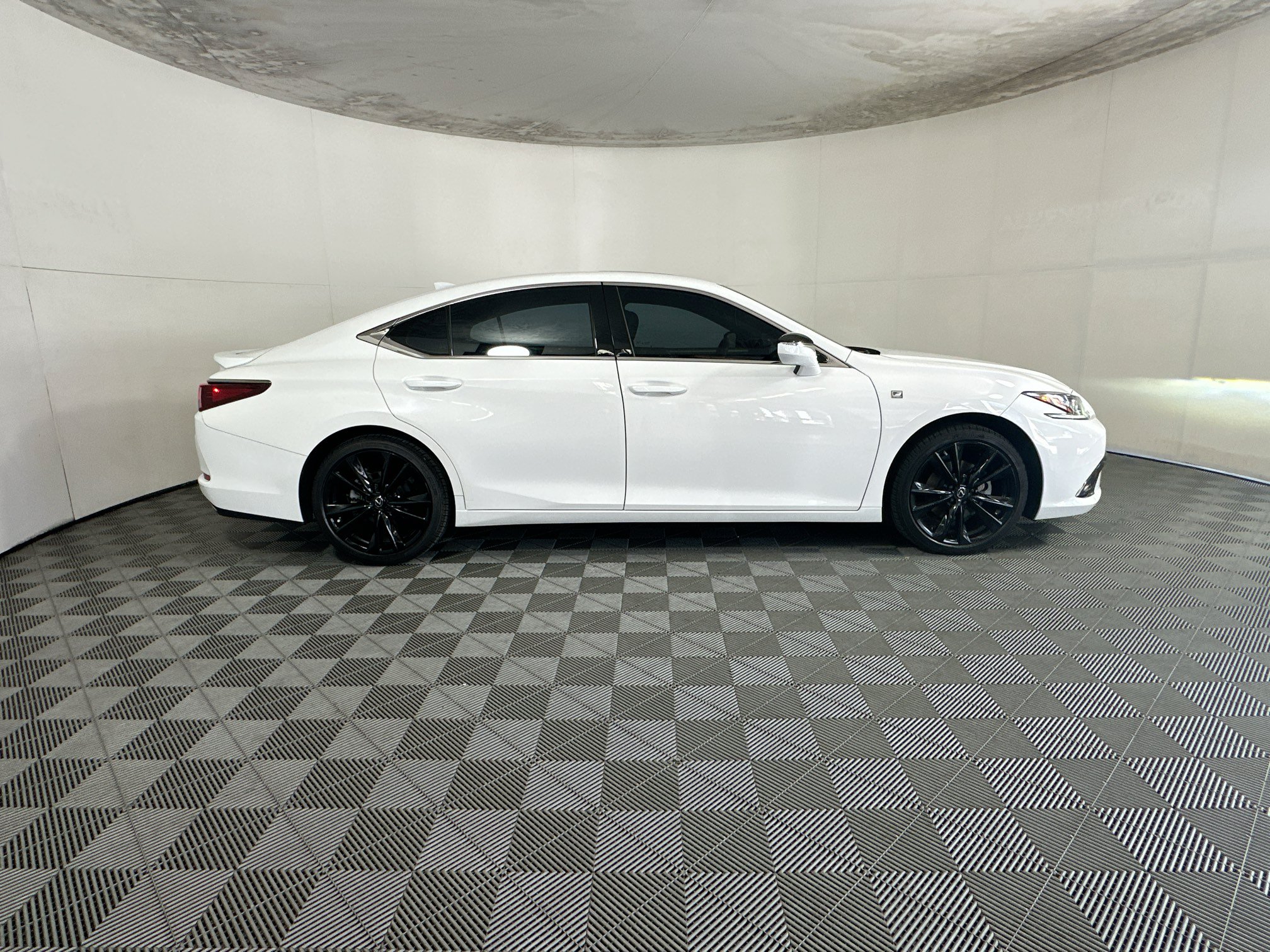 Used 2023 Lexus ES 350 F Sport w/ Accessory Package (Z1) FWD image 2
