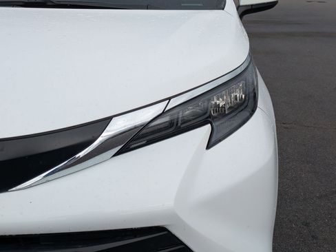 Used 2025 Toyota Sienna LE image 13