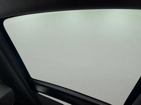 Used 2024 Land Rover Range Rover Evoque Dynamic SE image 14