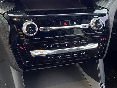 Used 2022 Ford Explorer ST-Line w/ Class IV Trailer Tow Package image 17