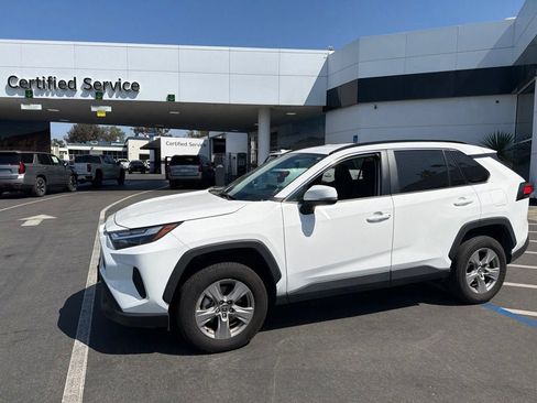Used 2025 Toyota RAV4 XLE AWD/4WD image 1