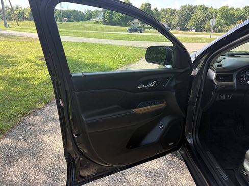 Used 2017 GMC Acadia Denali AWD/4WD image 10