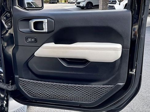 Used 2021 Jeep Wrangler Unlimited Sahara image 23